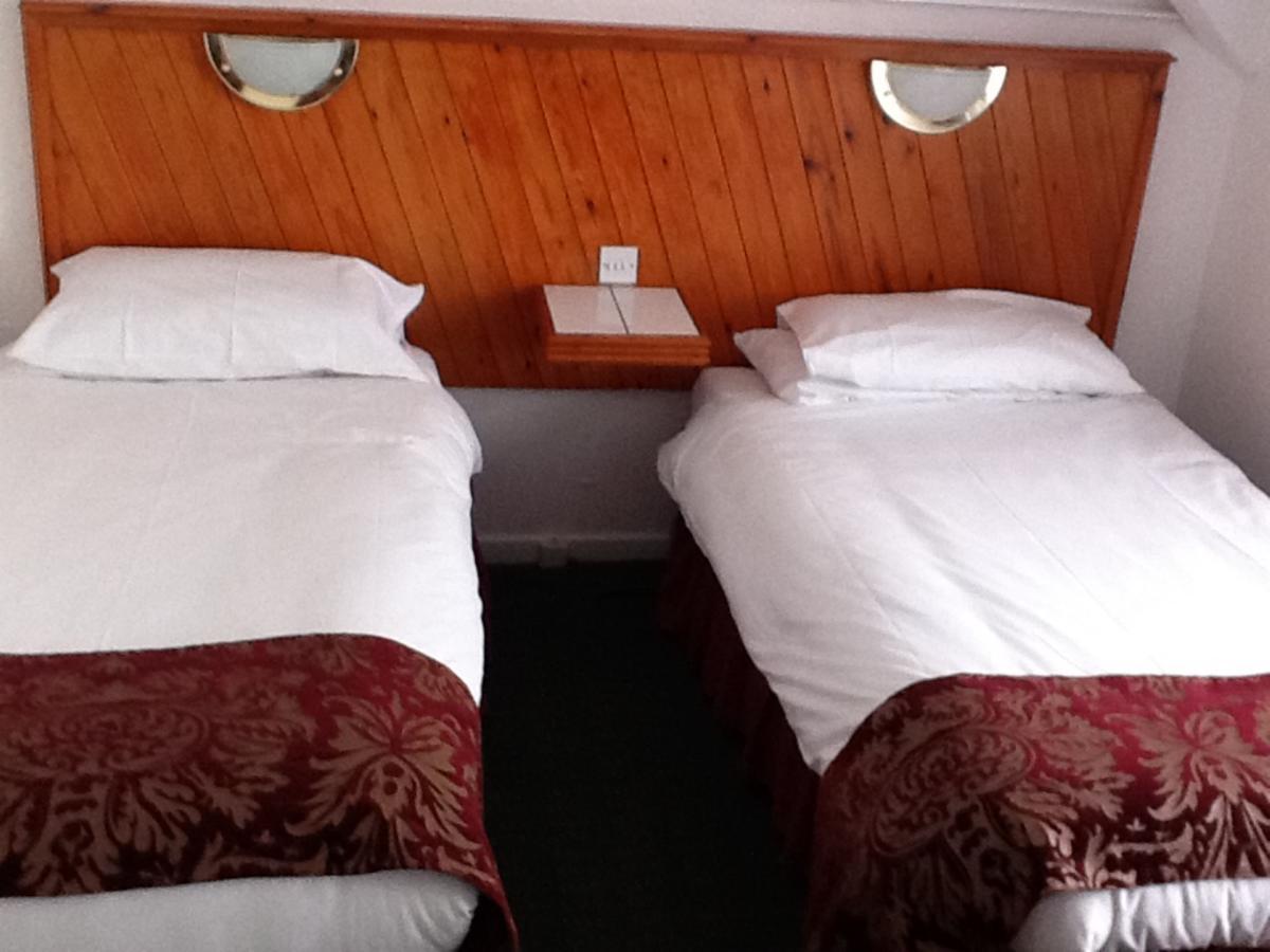 Penrhys Hotel Кардифф Экстерьер фото